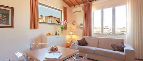 Deluxe Apartment, 1 Bedroom, City View (5 people) | Living area | LCD TV