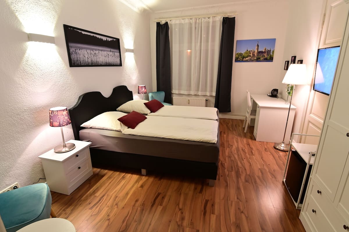 Chambre Double, salle de bains privée | Literie de qualité supérieure, ameublement personnalisé, Wi-Fi gratuit