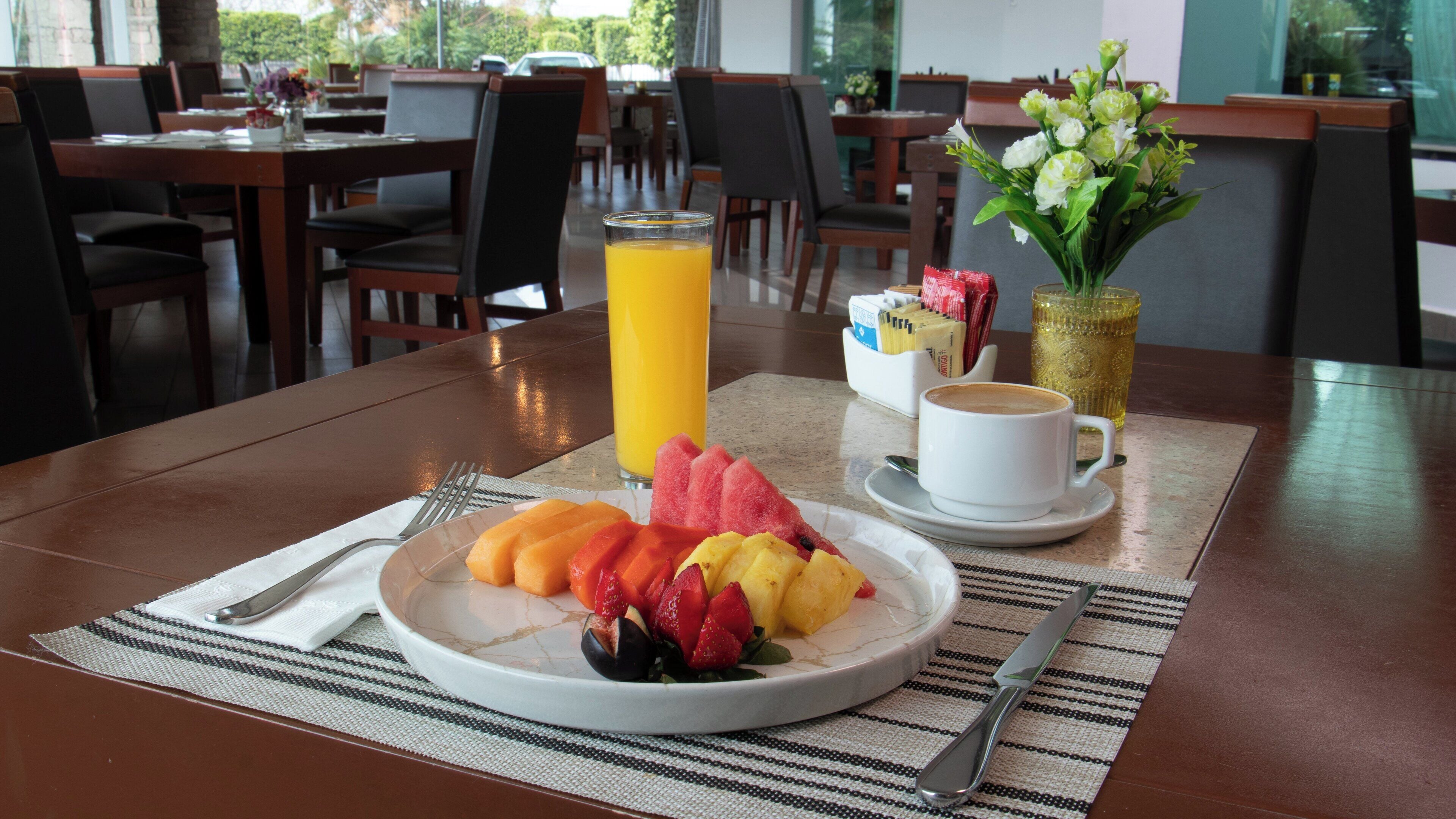 breakfast, lunch, dinner served; international cuisine