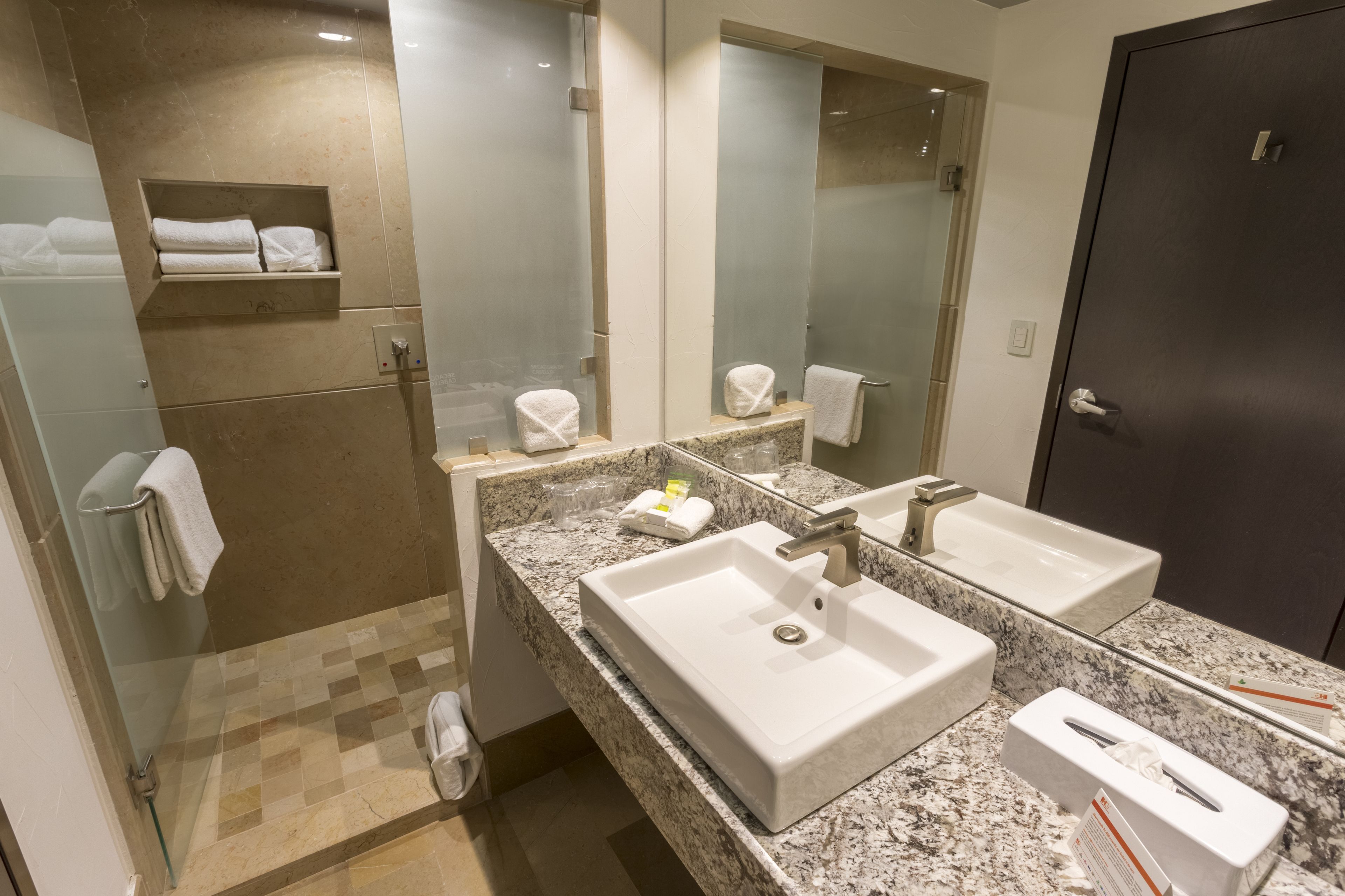 separate bathtub and shower, hair dryer, towels