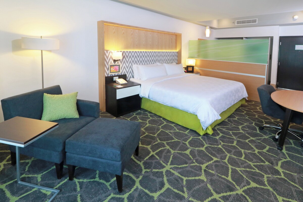 In-room safe, desk, blackout drapes, soundproofing