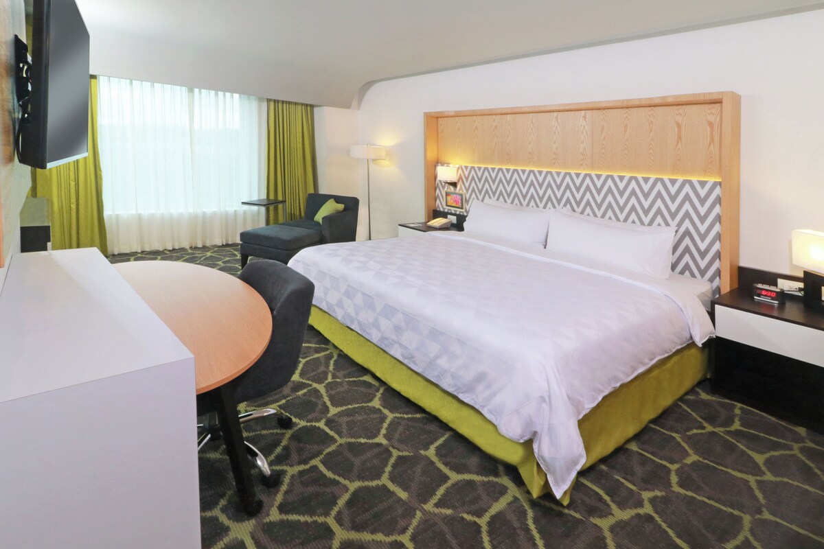 Standard Room, 1 King Bed (MiniFridge) | In-room safe, desk, blackout drapes, soundproofing