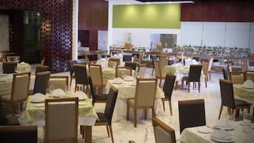 Daily cooked-to-order breakfast for a fee