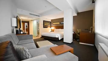 Zimmersafe, Schreibtisch, laptopgeeigneter Arbeitsplatz