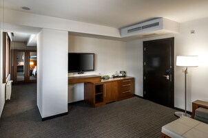 Suite, 1 King Bed | In-room safe, desk, laptop workspace, blackout drapes