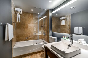Designer toiletries, hair dryer, slippers, towels - Yerevan Place Hotel (Yerevan)