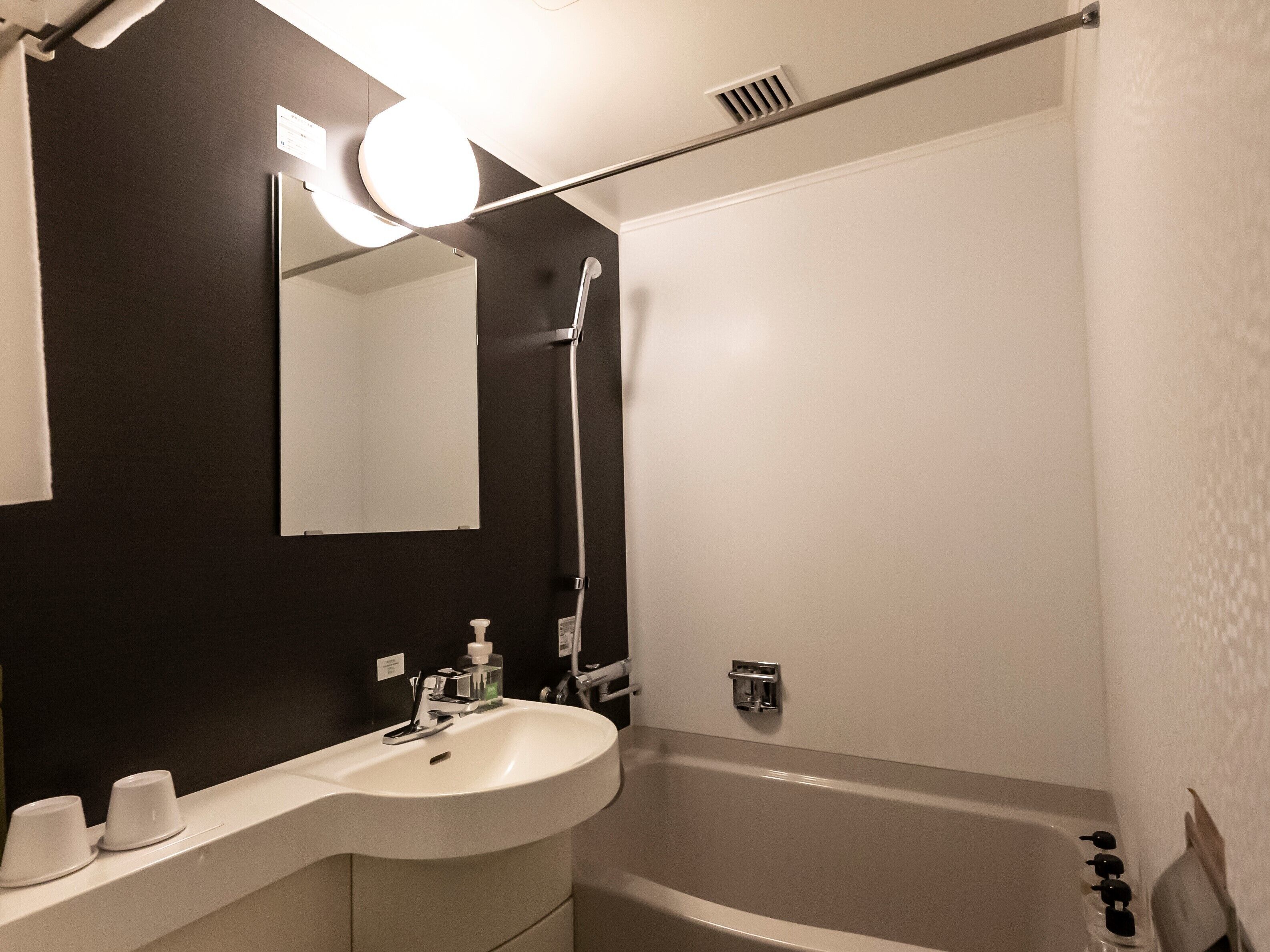 combined shower/bathtub, deep-soaking bathtub, eco-friendly toiletries