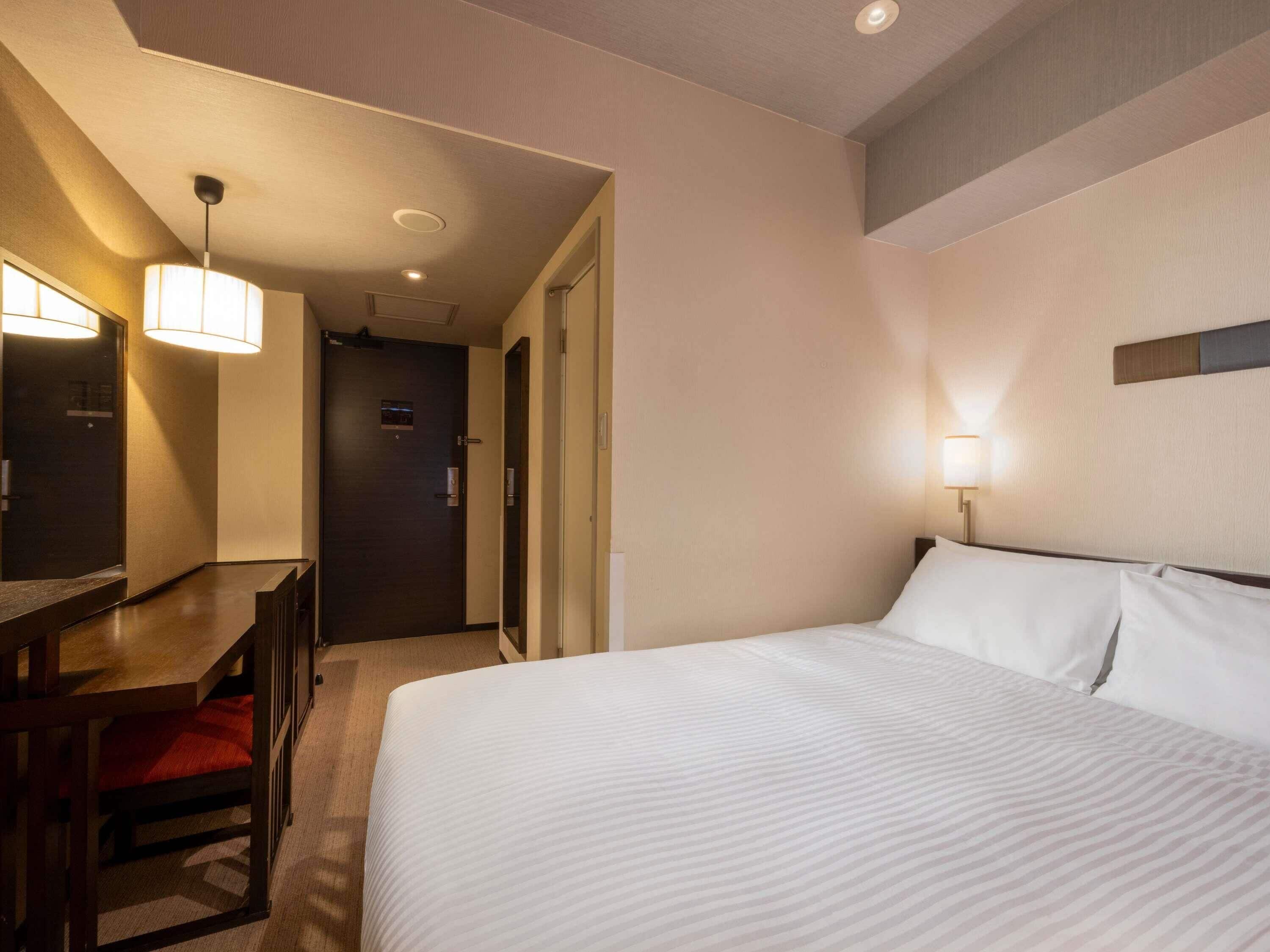 standard double room, 1 double bed, non smoking | down duvets, desk, blackout curtains, soundproofing