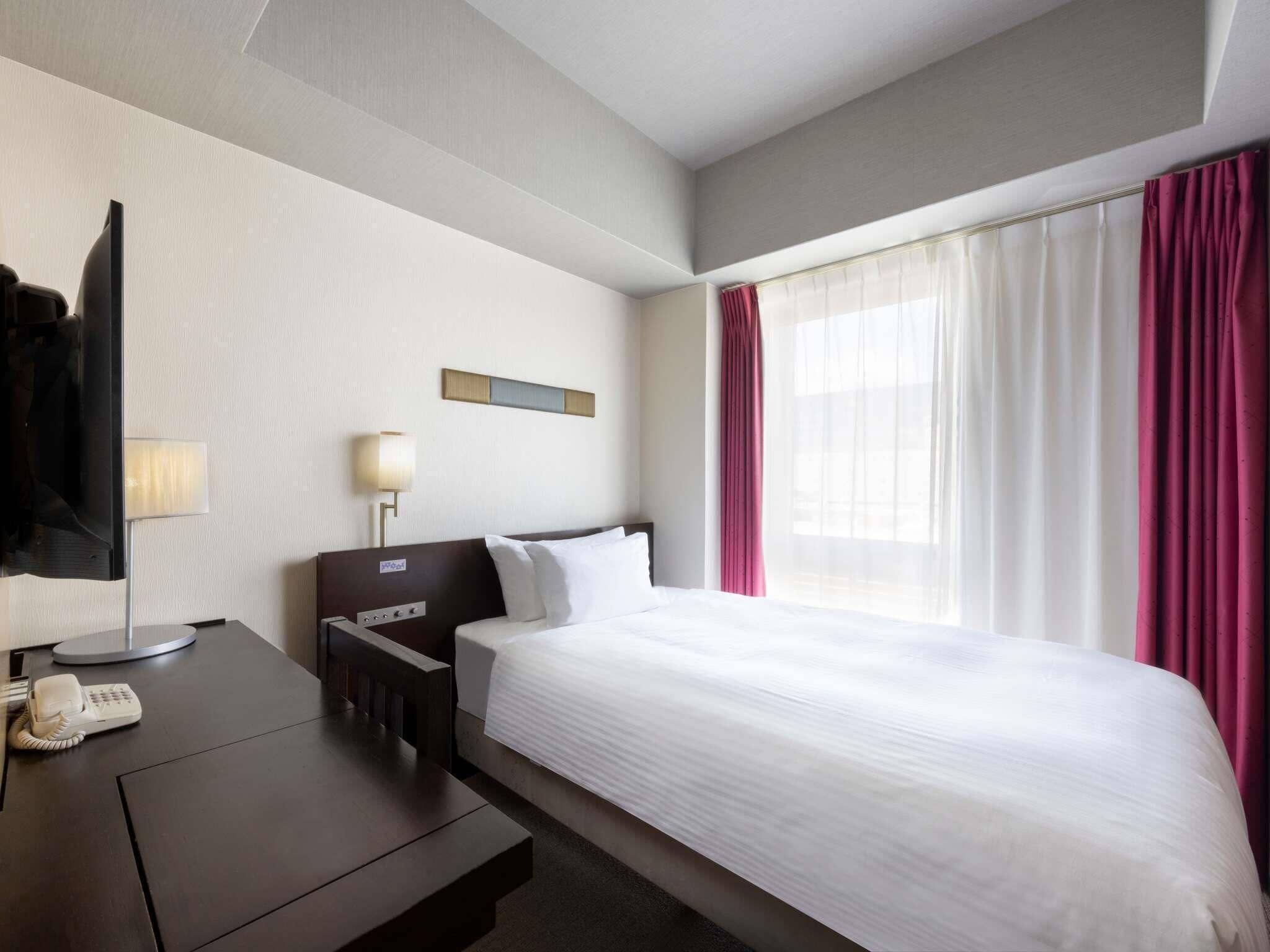 Habitación económica, 1 cama individual, para no fumadores | Edredón, escritorio, cortinas blackout y insonorización 