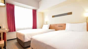 Quarto standard, 2 camas de solteiro, para não fumantes | Edredons de pluma, escrivaninha, cortinas blackout