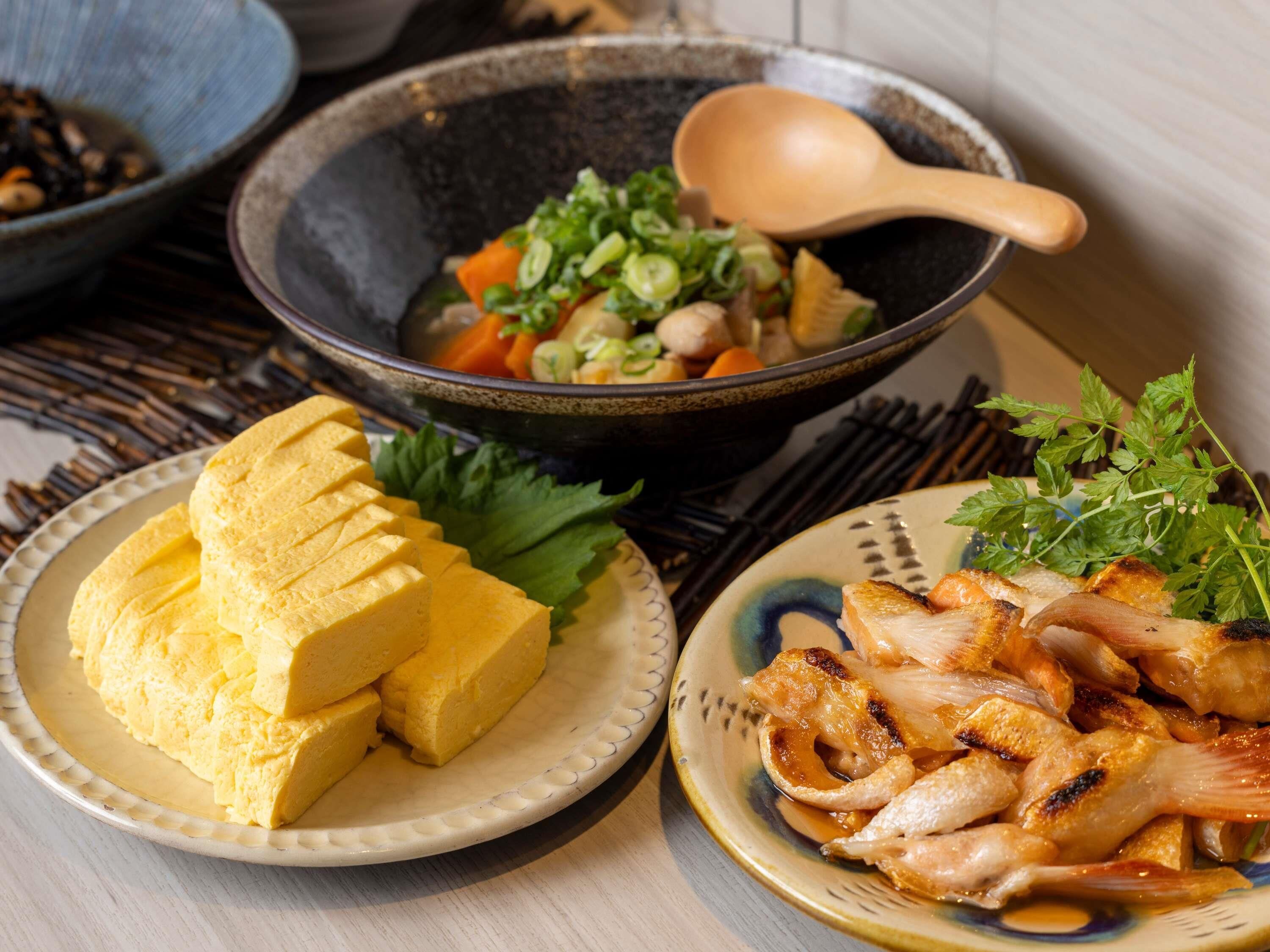 daily buffet breakfast (jpy 2500 per person)