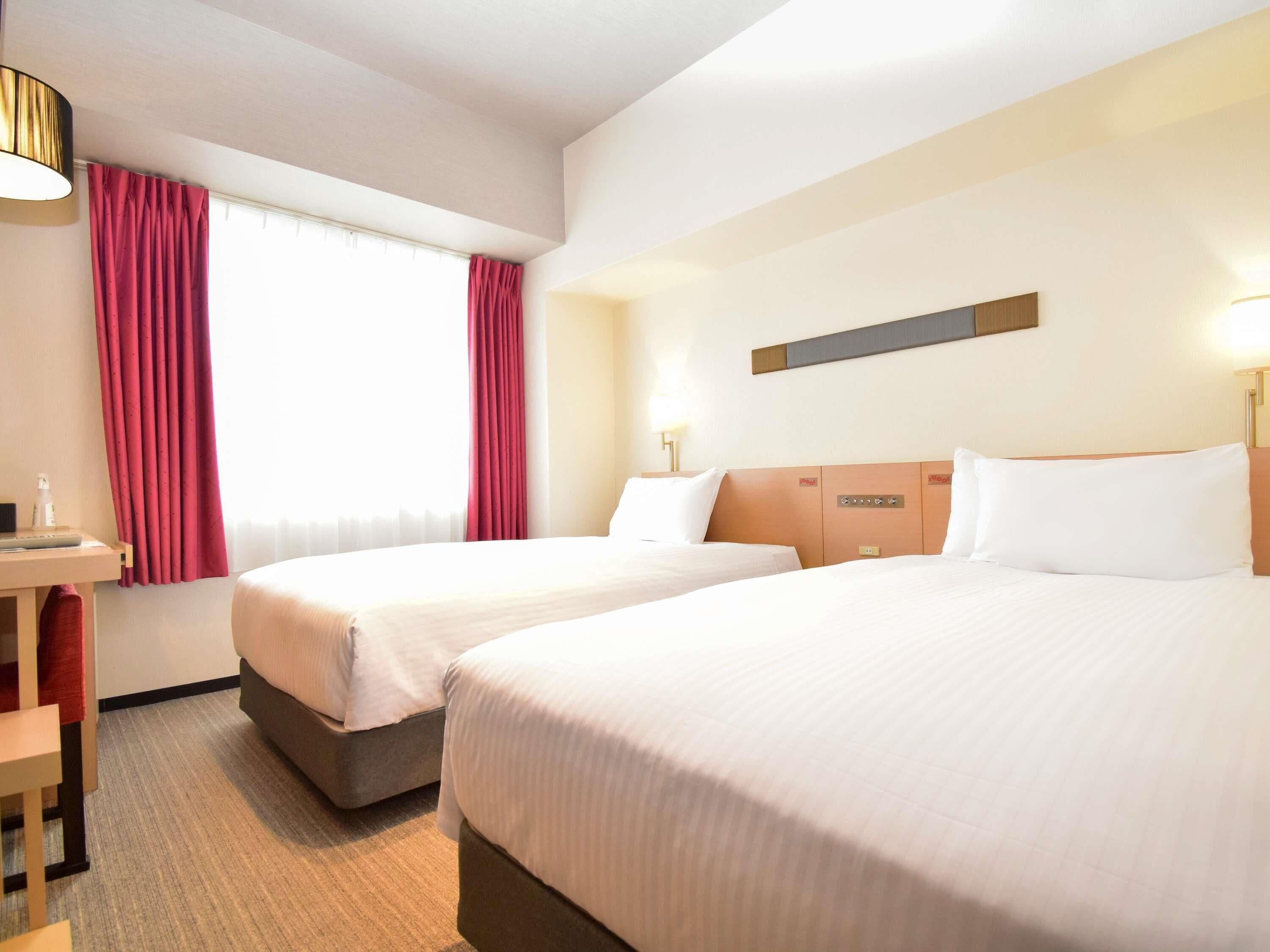 standard room, 2 single beds, non smoking | down duvets, desk, blackout curtains, soundproofing