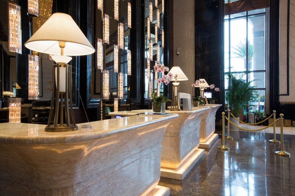 Mostrador para check-in y check-out