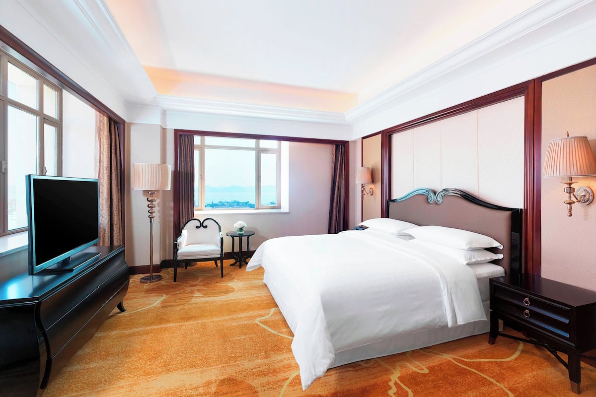 Suite, 1 King Bed, Sea View, Concierge Lounge Access | Premium bedding, minibar, desk, soundproofing