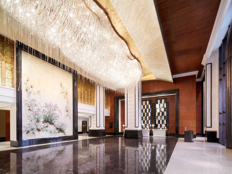 Lobby lounge