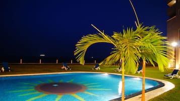 Outdoor pool, pool loungers