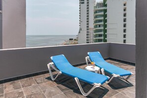 Suite, 1 kingsize-seng, balkong, byutsikt | Utsikt fra rommet