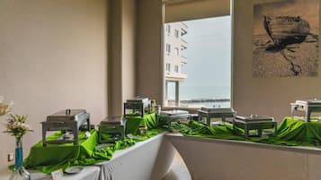 Daily buffet breakfast (MXN 299 per person)