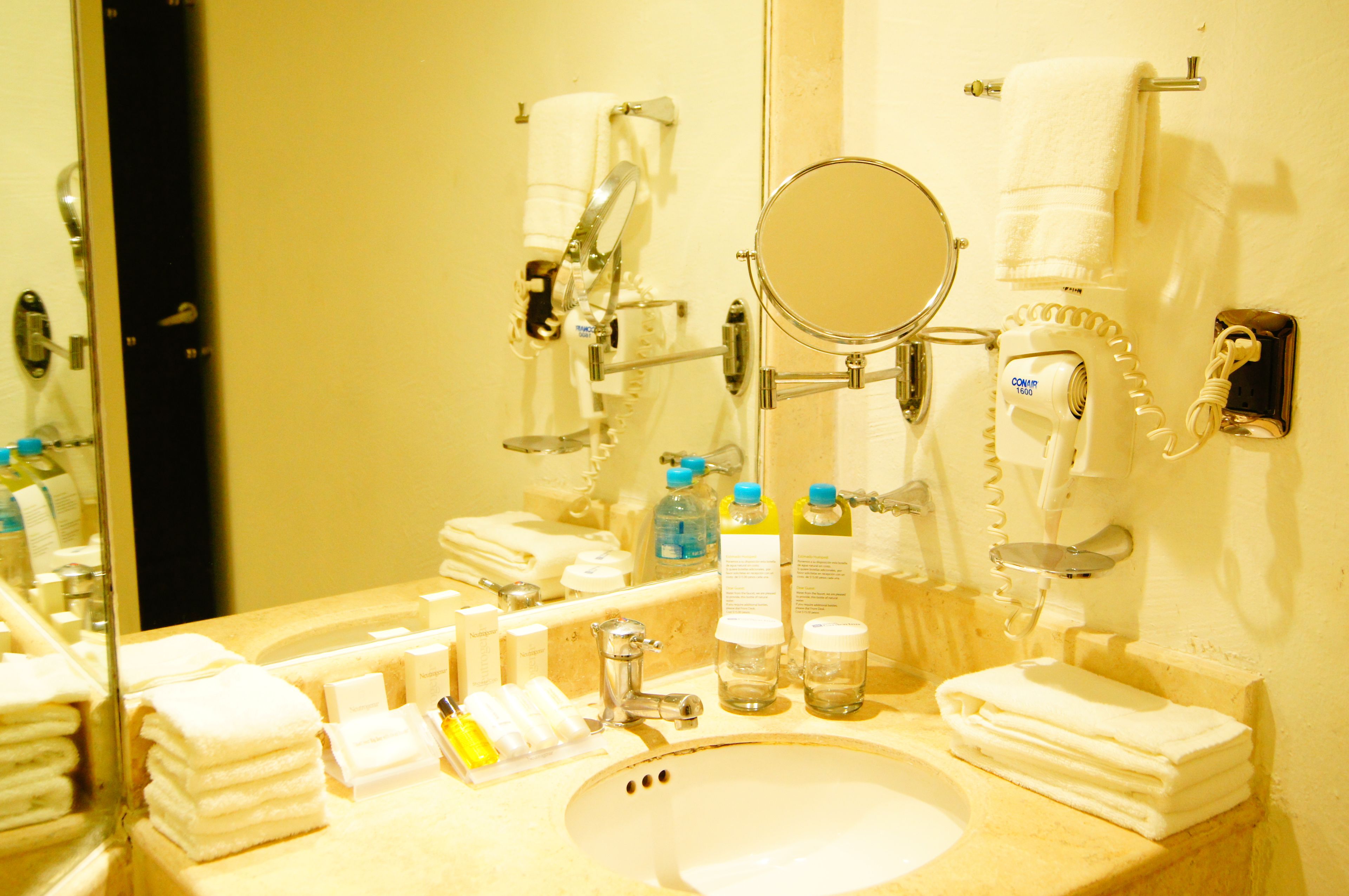 premium bedding, in-room safe, desk, free wifi