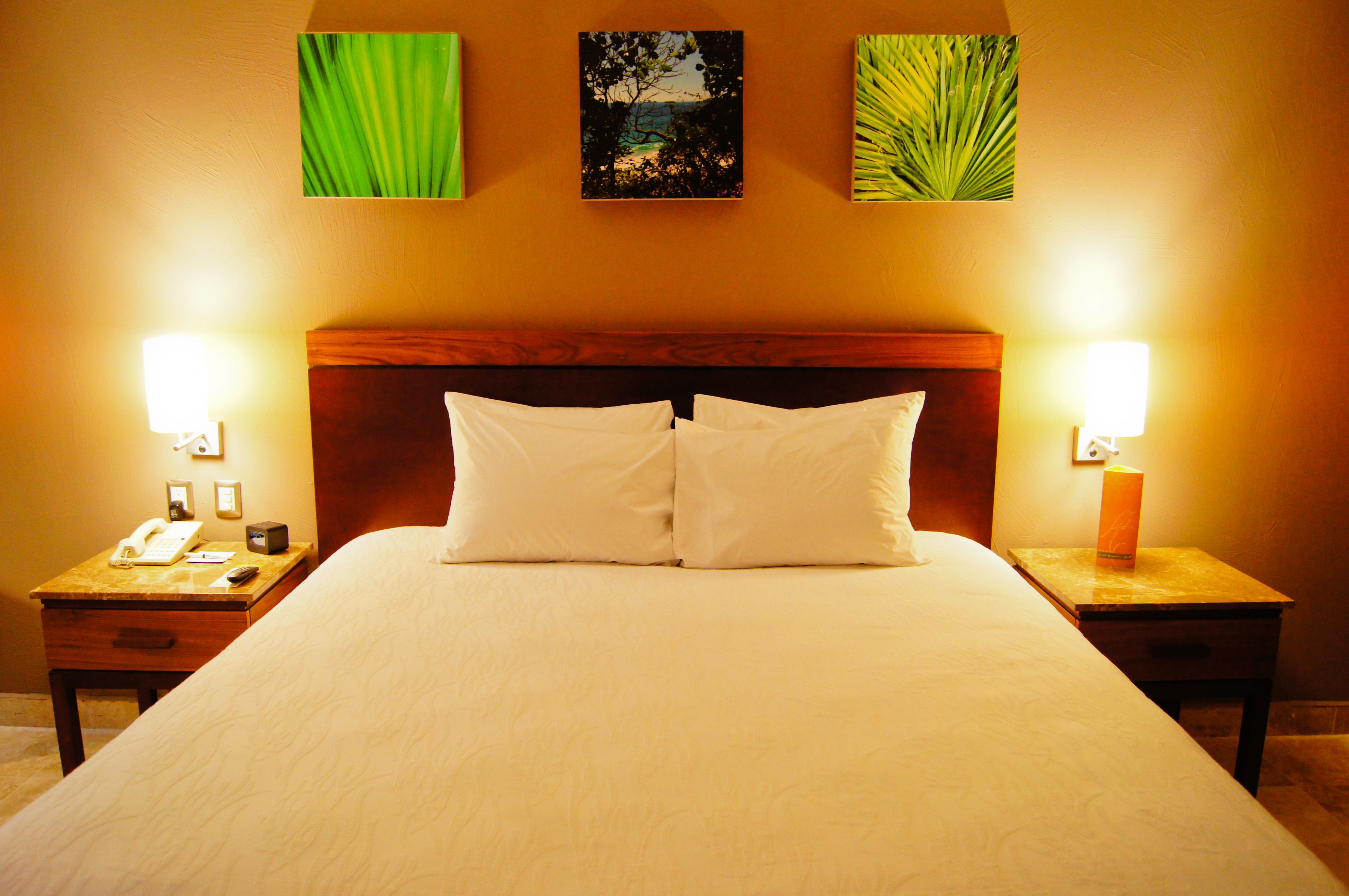 Premium bedding, in-room safe, desk, free WiFi