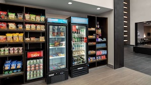 Snack bar - Embassy Suites Newark Airport (Elizabeth)