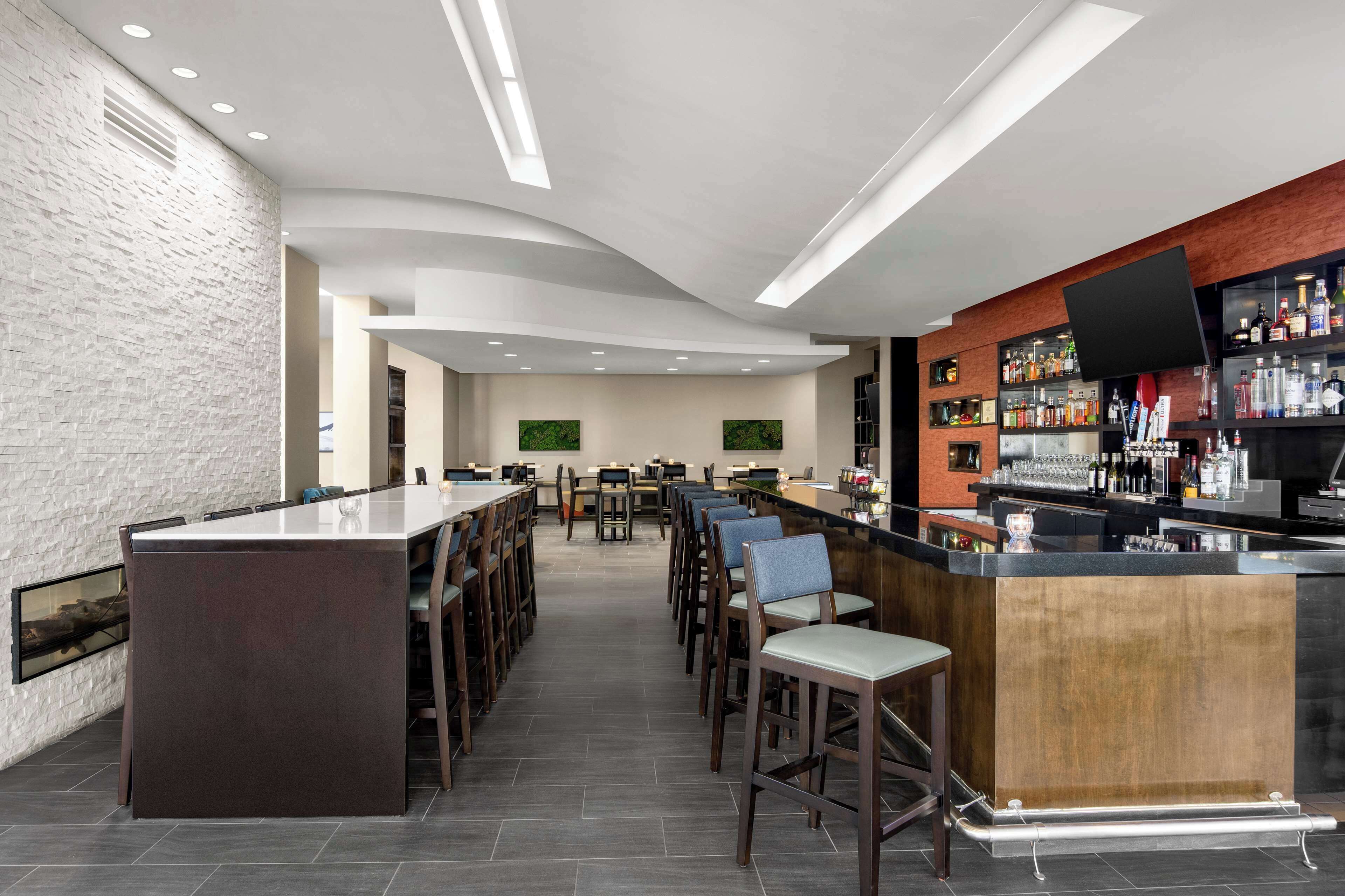 Foto - Embassy Suites by Hilton Newark Airport