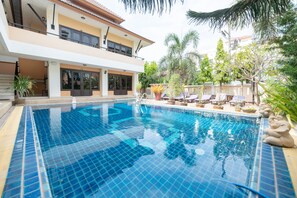 Outdoor pool - Chaba Garden Resort & Service (Pattaya)