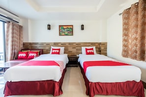 Premier Twin Room | Minibar, in-room safe, desk, free WiFi