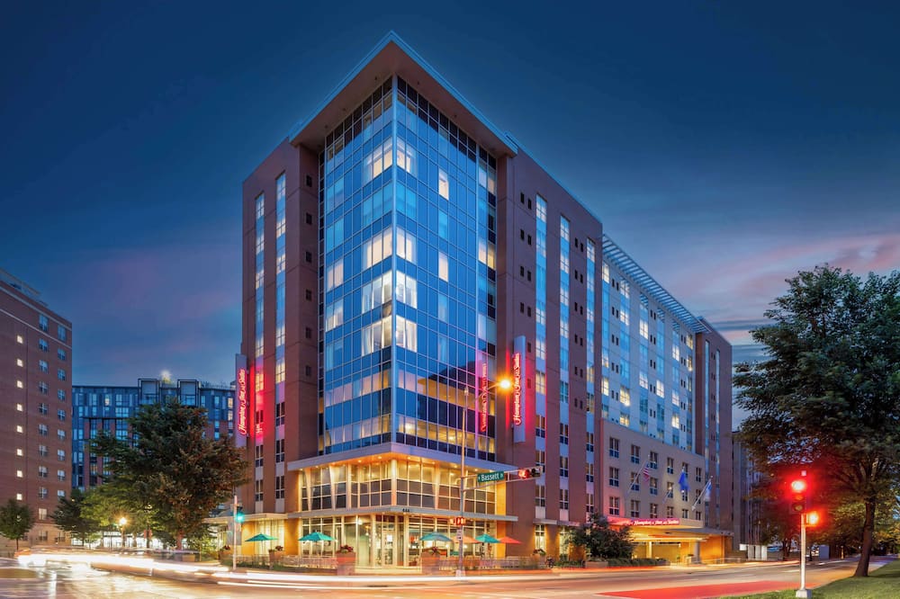 Hampton Inn & Suites Madison / Downtown