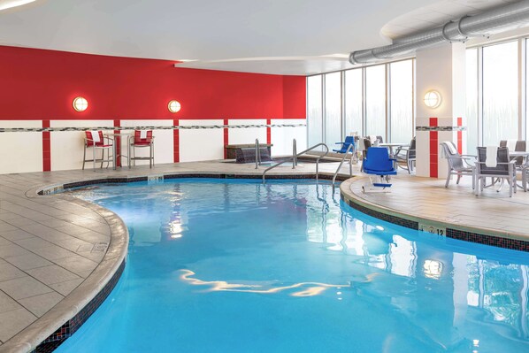 Indoor pool, pool loungers