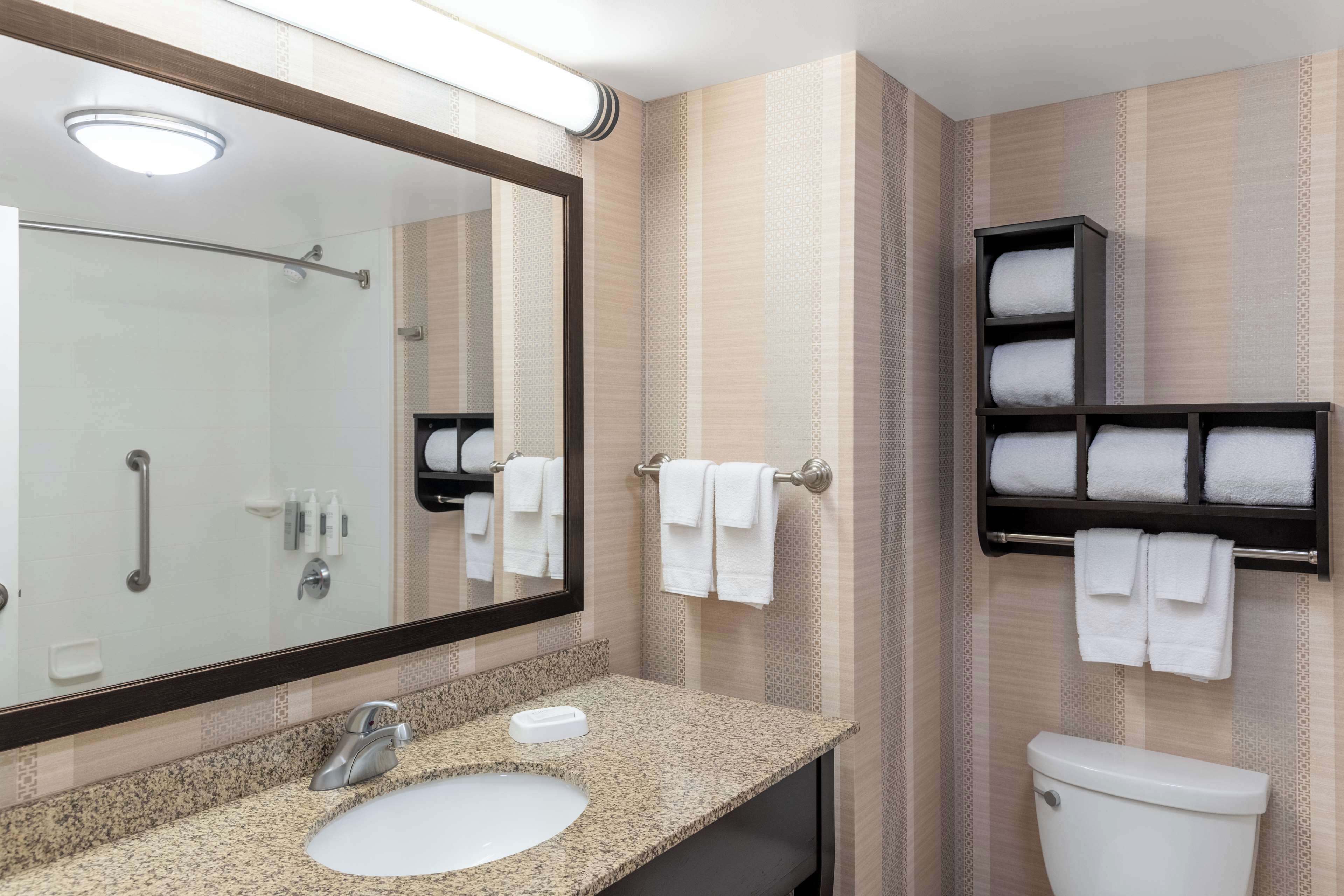 Photo - Hampton Inn & Suites Madison Downtown