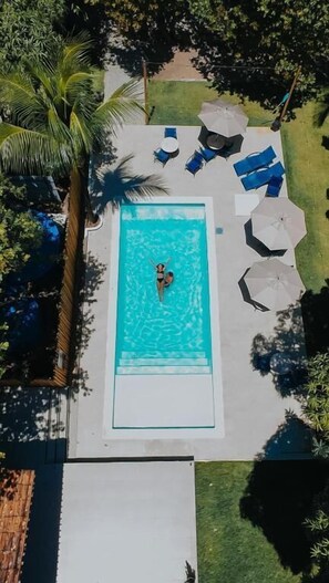 Outdoor pool, pool umbrellas -  Pousada Porto Verano (Ipojuca)