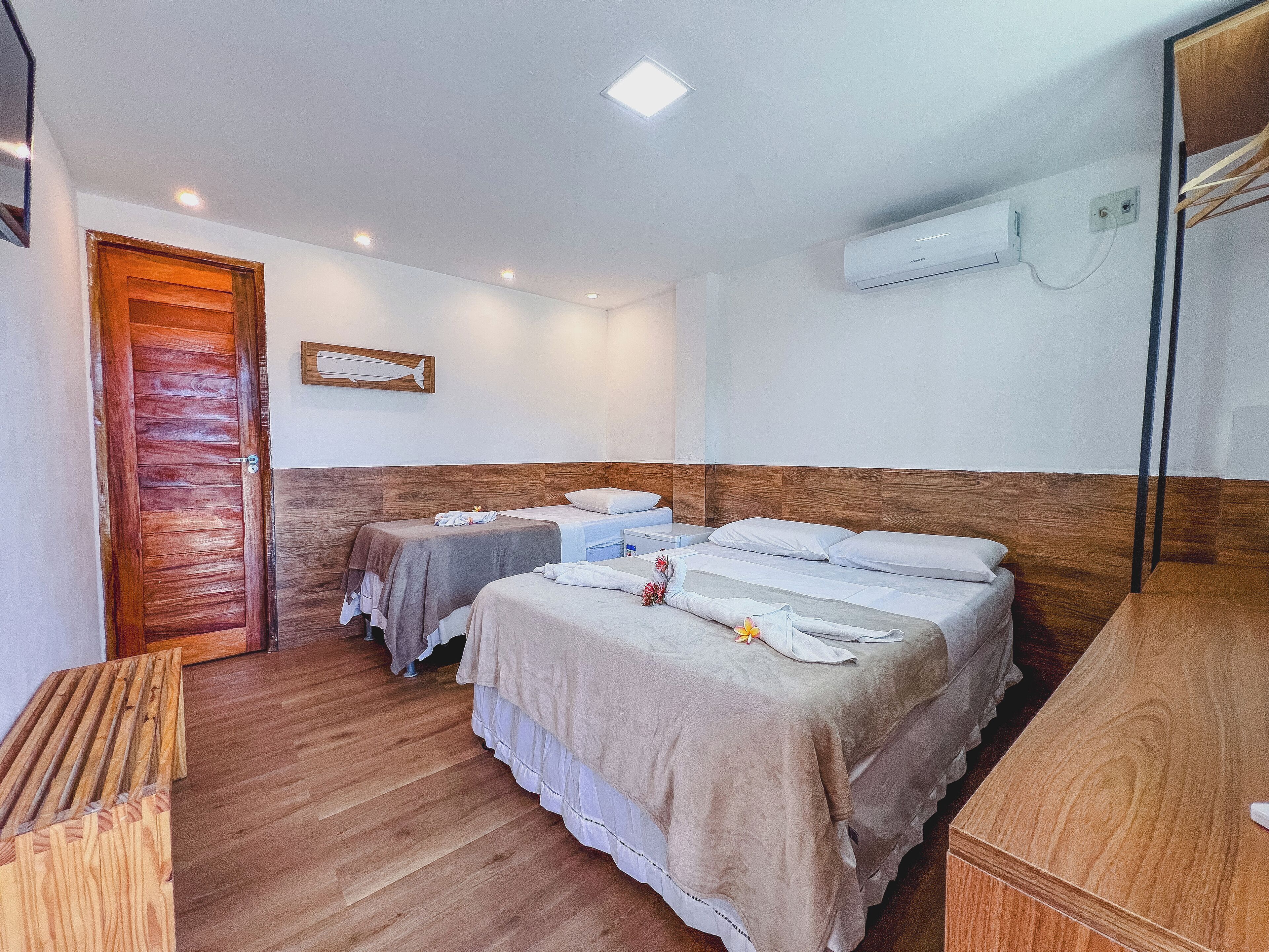 Dreibettzimmer | Minibar, individuell dekoriert, Zustellbetten, kostenloses WLAN