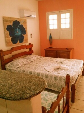 Minibar i cortines opaques 