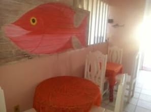 Café da manhã com buffet grátis todos os dias