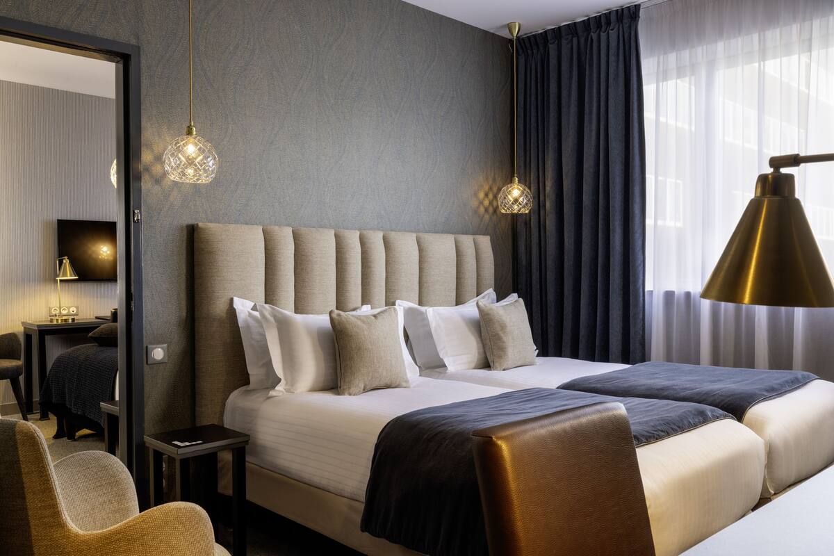 Luxe beddengoed, pillowtop-bedden, een kluis op de kamer, een bureau