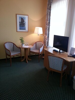 Premium bedding, in-room safe, desk, soundproofing