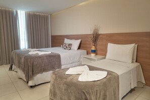 Minibar, desk, blackout curtains, iron/ironing board - Conde Hotel (Maceió)