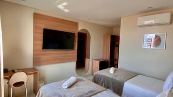 Habitación Premium | Minibar, escritorio, cortinas blackout y tabla de planchar con plancha