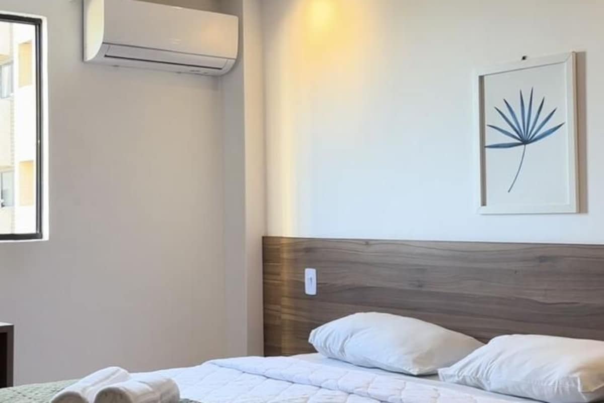 Minibar, desk, blackout drapes, WiFi (free)