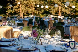 2 restaurants, spécialités Cuisine internationale