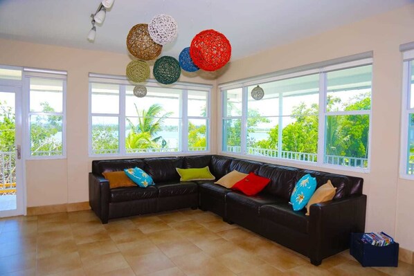 Lobby sitting area - Tarpon's Nest Lodge (Loiza)