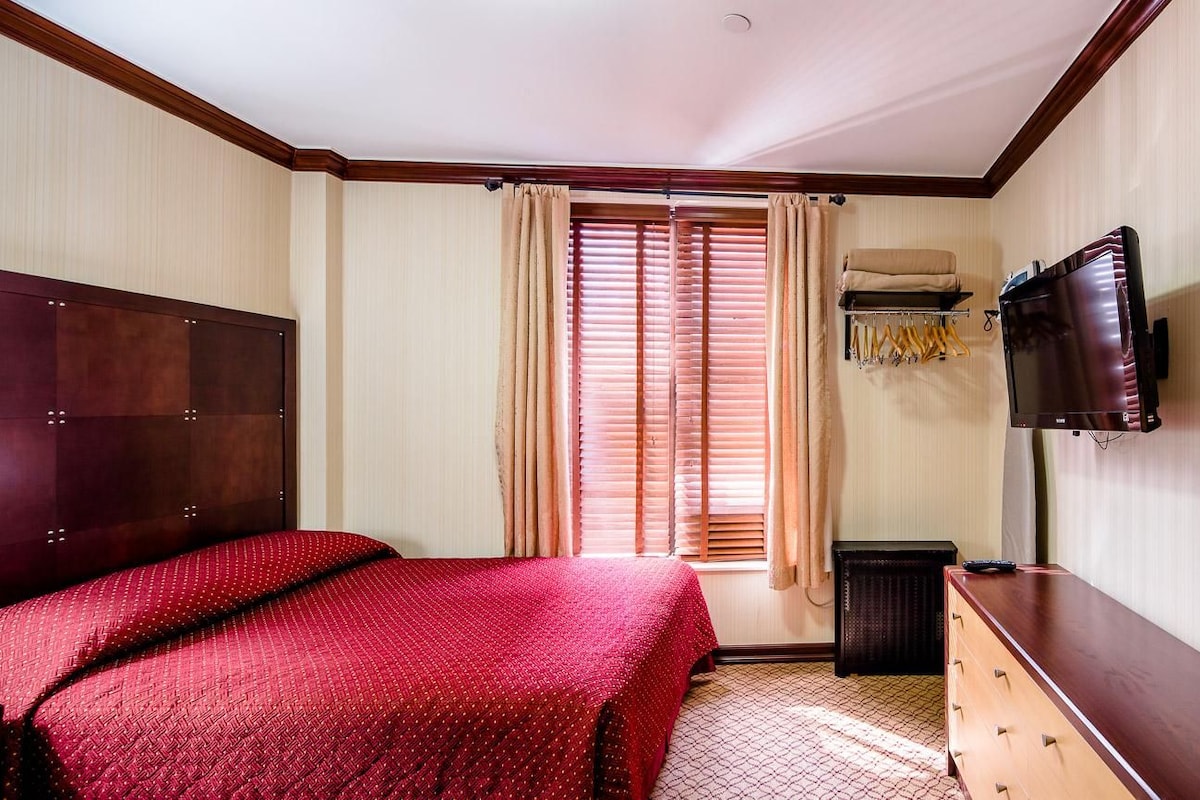 In-room safe, iron/ironing board, WiFi (free), bed sheets