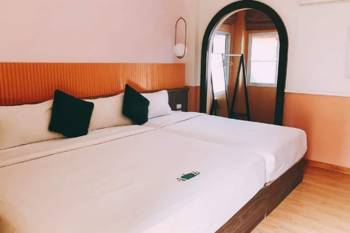 Minibar, blackout curtains, free WiFi, bed sheets