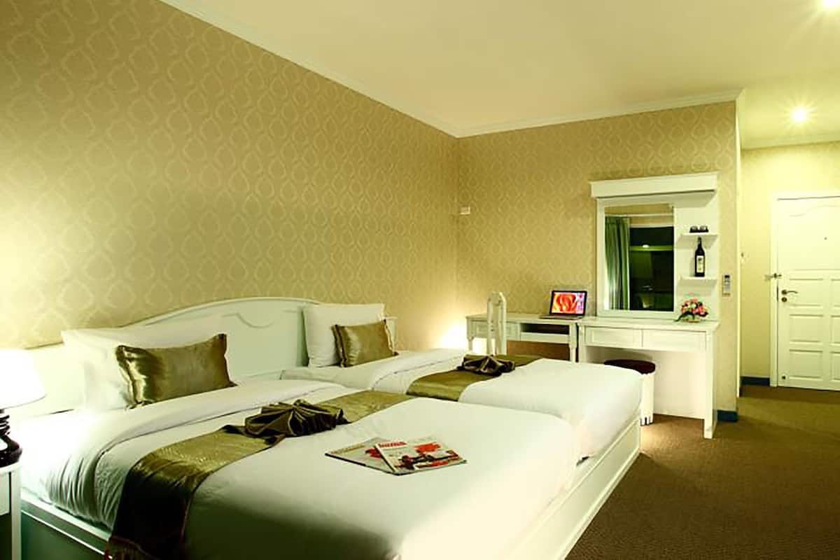 Minibar, blackout curtains, free WiFi, bed sheets