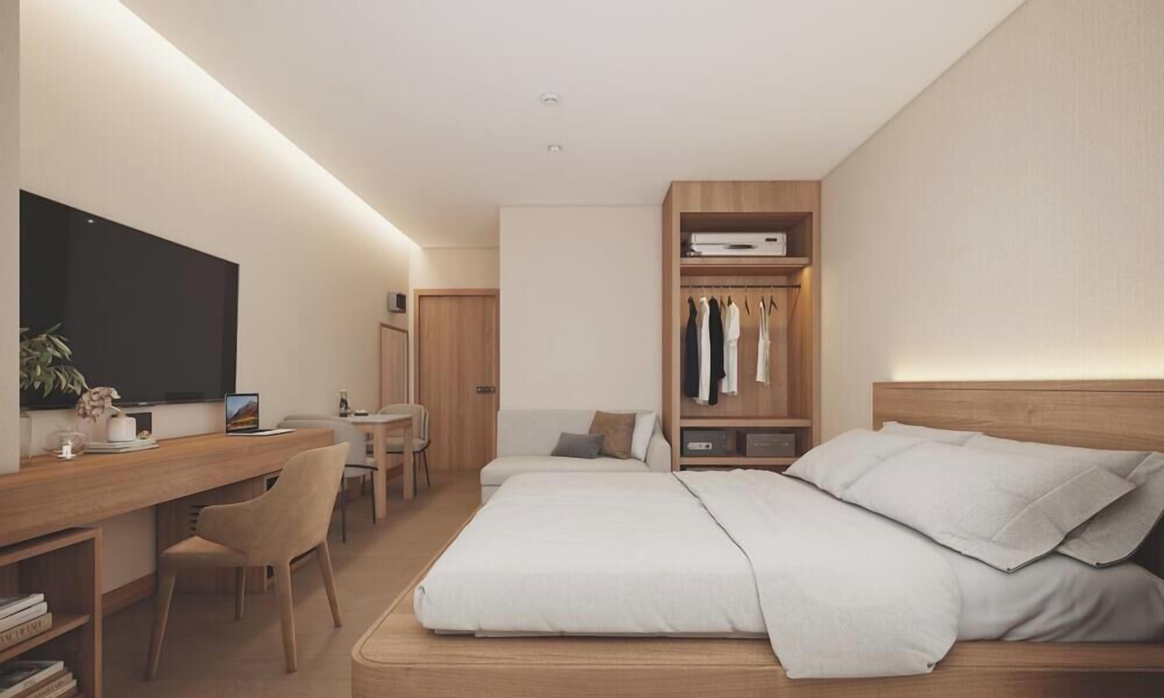 Laptop workspace, blackout drapes, WiFi (free), bed sheets