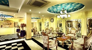 Reception - Victoria Nimman Hotel (Chiang Mai)