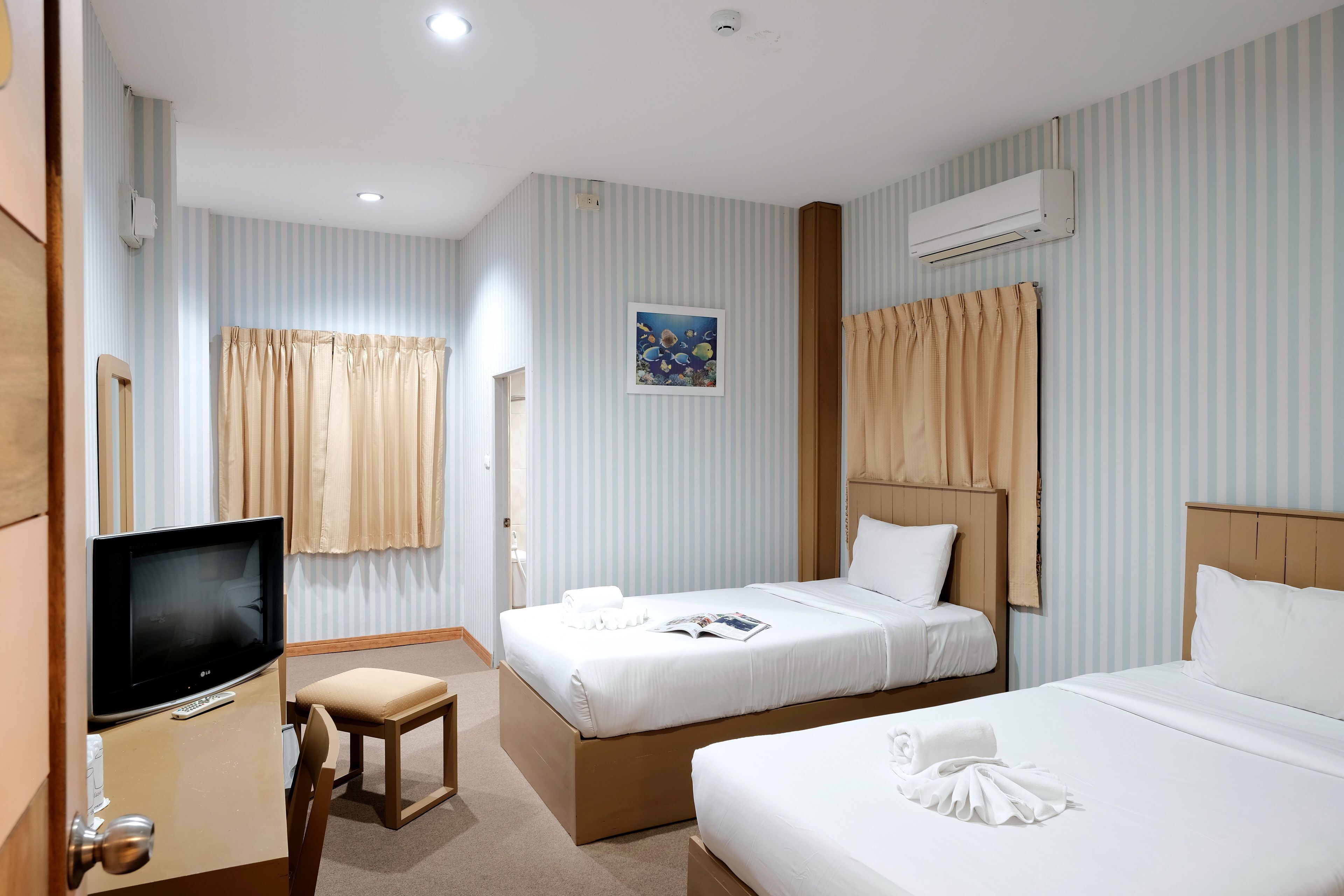 Frigobar, cortinas blackout, Wi-Fi de cortesia, roupa de cama