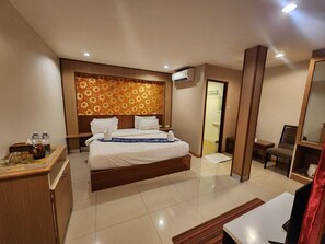 Deluxe Double Room | Zimmersafe, kostenloses WLAN