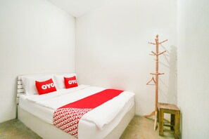 Premium Double Room, Shared Bathroom | Soundproofing, free WiFi, bed sheets - Bangkok Hub Hostel (Bangkok)